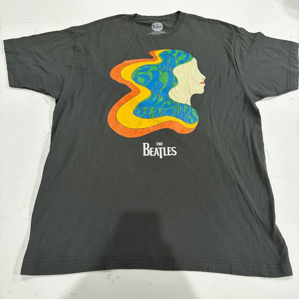 The Beatles Lucy in the Sky with Diamonds Graphic T-Shirt Mens XL 2021 Apple